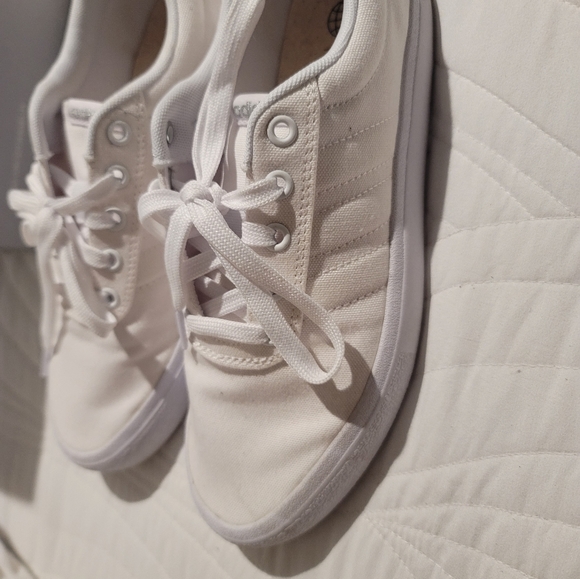 Addias Womens Shoes - Picture 1 of 3